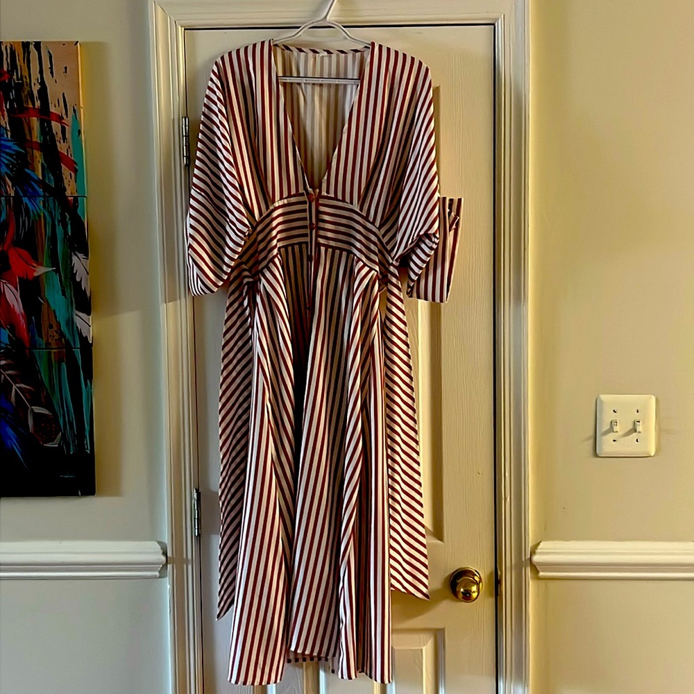 New beautiful three quarter length dress.